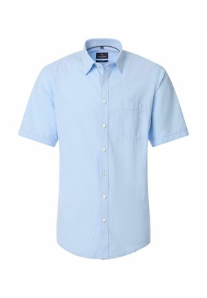 Lyseblå kortærmet skjorte med knapper, brystlomme og spids krave, vist mod hvid baggrund.