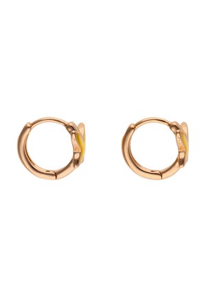 Pereche de cercei mici rotunzi din aur, cu o închizătoare delicată și un detaliu subtil din email galben pe marginea exterioară.