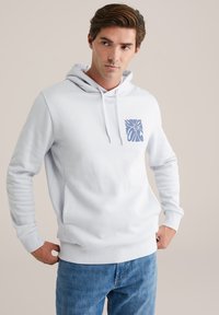Felpa leggera grigia con tasca a marsupio frontale, cappuccio con coulisse e una grafica floreale blu sul lato sinistro del petto. Tessuto morbido in misto cotone.