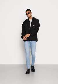 Levi's® SKINNY TAPER - Calças de ganga de corte skinny - up town