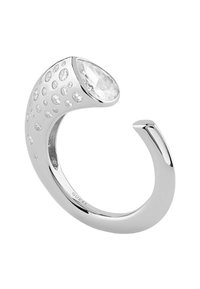 Zilveren open ring met een grote druppelvormige kristal en kleinere ronde kristallen aan de ene kant ingebed.