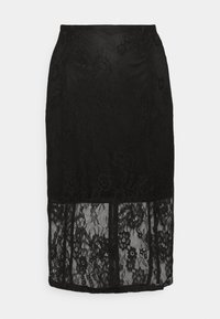 Svart spetskjol i blyertsstil med en genomskinlig spetspanel i botten. Slät yta på den övre delen och intrikat blommönster genom hela kjolen.