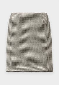 Mini-jupe droite à motif pied-de-poule noir et blanc, taille haute, sans ornements ni poches visibles.