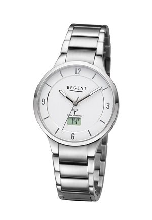 Montre-bracelet Silver Regent avec cadran blanc, aiguilles analogiques, chiffres des heures et petit affichage numérique indiquant la température.