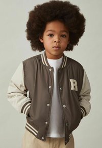 Reiss REISS ARKAN COLOUR BLOCK VARSITY BOMBER JACKET - Lengva striukė - mink brown off white