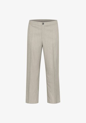 Šviesiai pilkos kelnės, pagamintos iš lygaus audinio su plonomis vertikaliomis juostelėmis. Turi mygtukų užsegimą ir tiesias kojas.