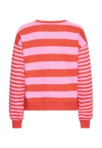 Mikina s dlouhými rukávy s širokými vodorovnými červenými a růžovými pruhy na těle a úzkými pruhy na rukávech, žebrované manžety a spodní lem.