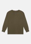 ESSENTIAL TEE - Maglietta a manica lunga - utility olive