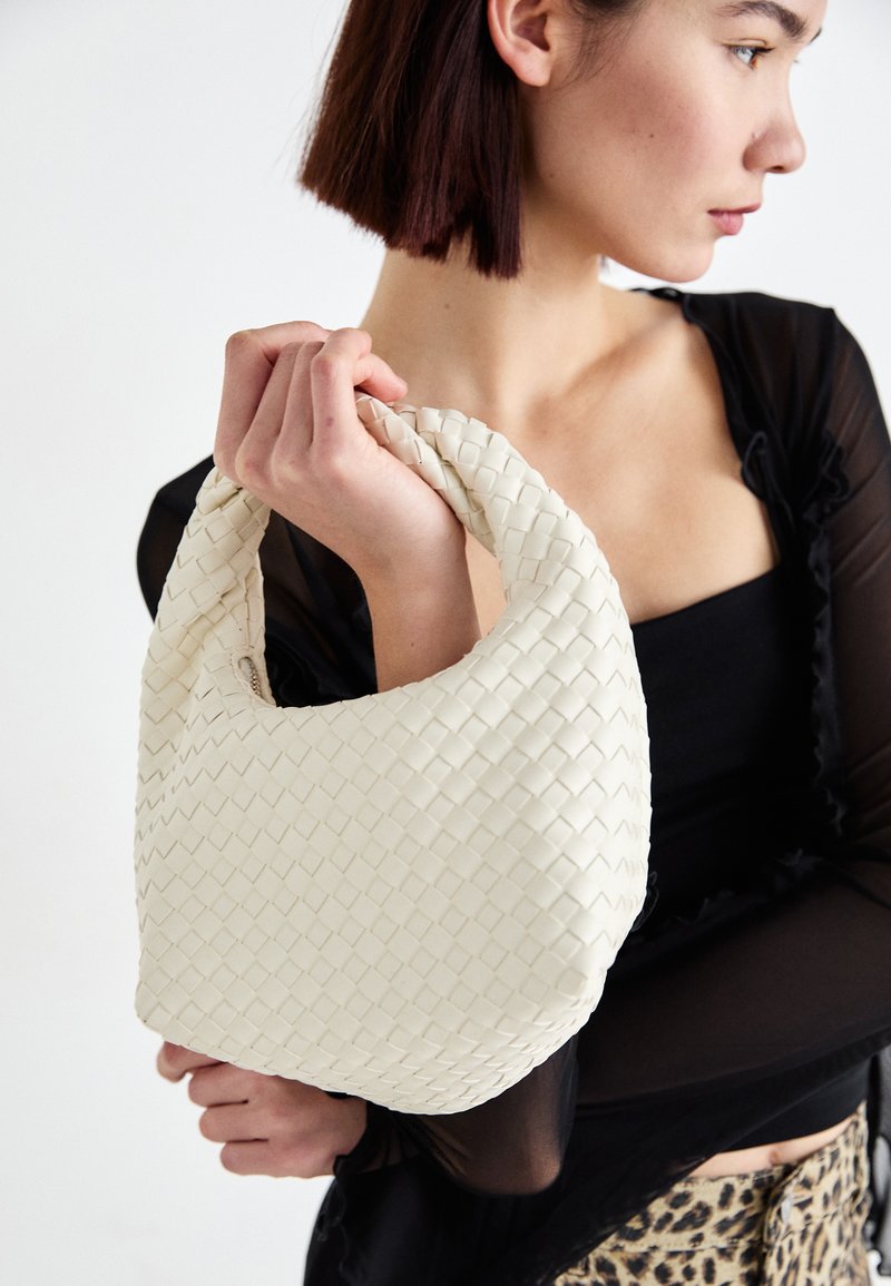 Gina Tricot BRAIDED HANDBAG - Rokassoma - offwhite