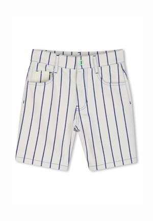 Short beige clair avec des rayures verticales bleu marine, dotées de poches avant et d'un bouton accent néon vert. Fabriqué en coton avec une texture lisse.