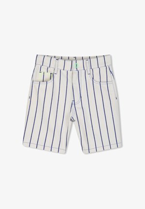 Pantaloncini beige chiaro con righe verticali blu navy, dotati di tasche frontali e un bottone verde neon come accento. Realizzati in cotone con una texture liscia.