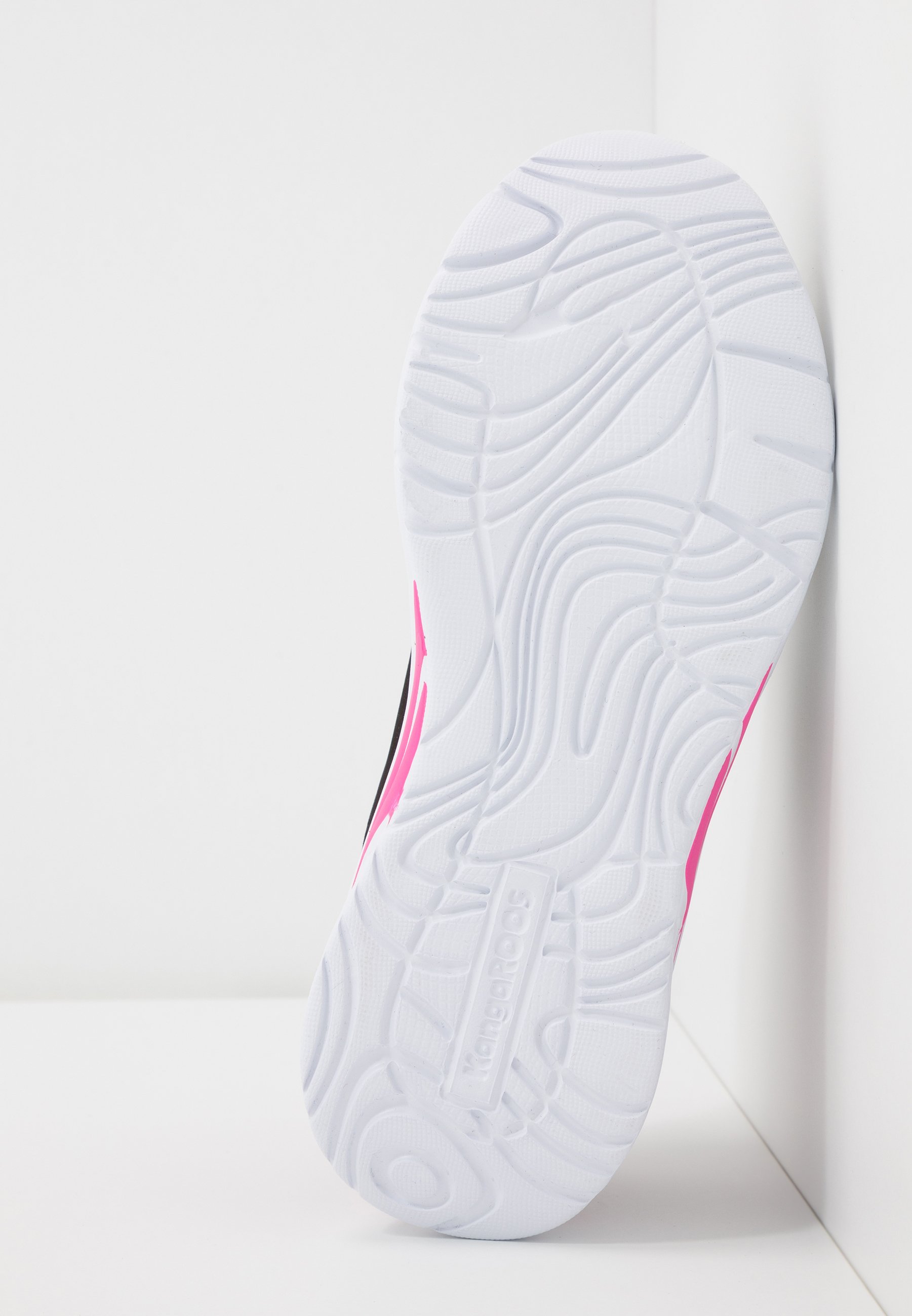 black daisy trainers