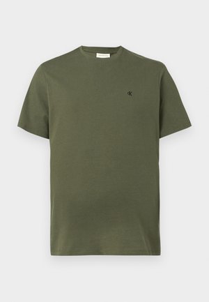 Effen olijfgroene T-shirt met korte mouwen en ronde hals, met een klein zwart "cK" logo op de linkerborst.