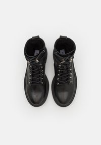 Steve Madden GUSTO - Stivaletti con plateau - black