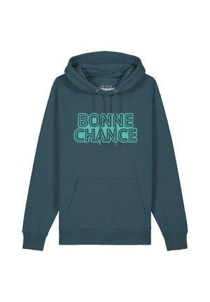 Dunkler petrolfarbener Kapuzenpullover mit Fronttasche und Kordelzug, mit petrolfarben umrandetem Text "BONNE CHANCE" zentriert auf der Brust.