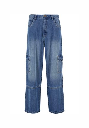 Lielākas zilu džinsu kravas bikses ar augstu jostasvietu, kurām ir divas sānu kabatas un kontrastējoša šuvju raksts gar kājām.