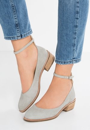 Pier One Pumps - grey