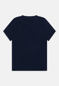 Kortärmad t-shirt, mörk marinblå färg, bomullsmaterial, rund hals, slät textur, inga mönster eller tryck, rak fåll.