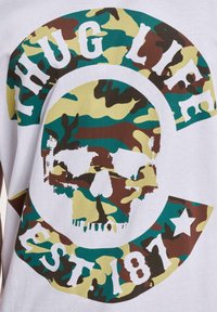 Mister Tee THUG LIFE SKULL CAMO - T-shirts med print - white