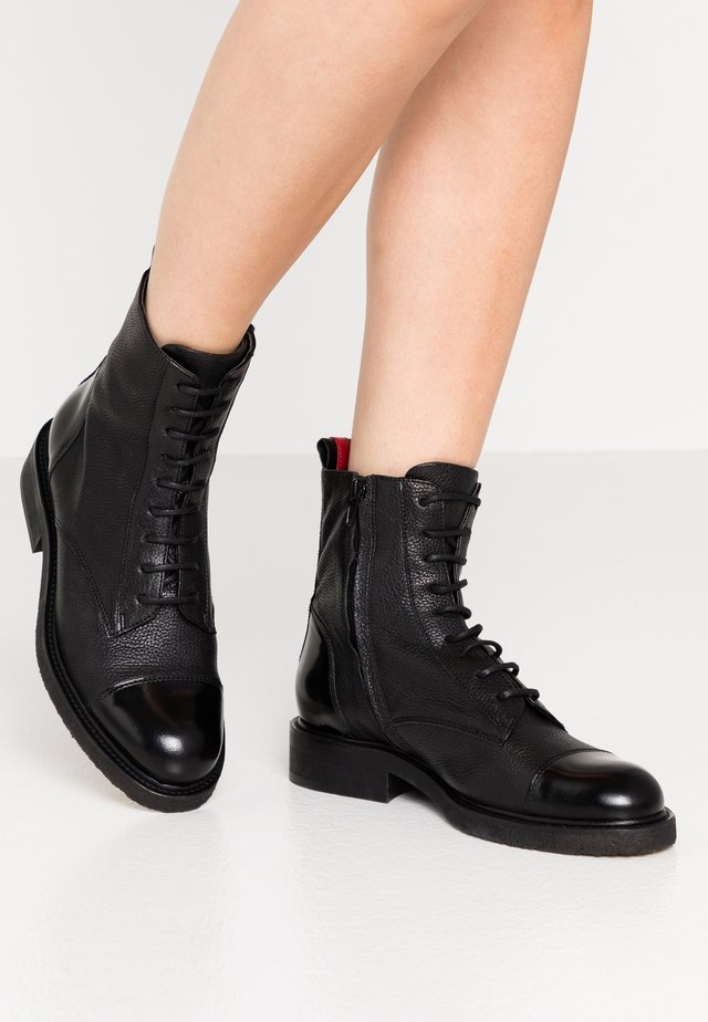 Lace-up ankle boots - black/red