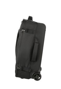 Borsa da viaggio nera su ruote realizzata in tessuto resistente; presenta una maniglia, una tasca laterale e cinturini regolabili per una chiusura sicura e un trasporto semplice.