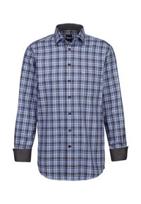 Camicia a maniche lunghe a scacchi con motivi blu, neri e bianchi, colletto e polsini di un solido grigio scuro, e chiusura frontale con bottoni.