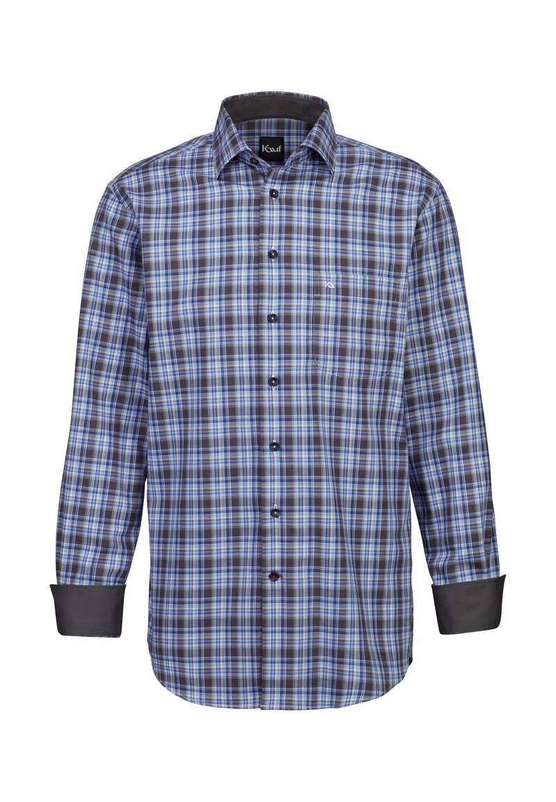 Camicia a maniche lunghe a scacchi con motivi blu, neri e bianchi, colletto e polsini di un solido grigio scuro, e chiusura frontale con bottoni.