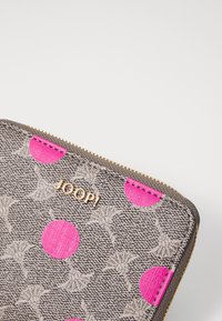 JOOP! MAZZOLINO PUNTI NISA PURSE - Denarnica - carmine
