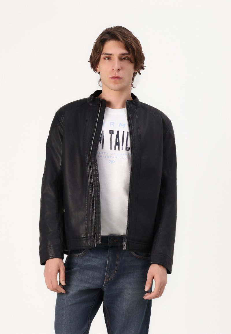 Giacca In Ecopelle JACK & JONES - Con Zip, Collo Coreano E Tasche Zip - Foto 13