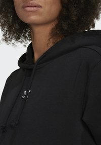 adidas Originals HOODIE - Džemperis su gobtuvu - black