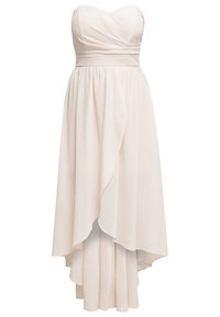 Robe bustier beige clair, avec un corsage ajusté, une taille froncée et une jupe à plis superposés avec un ourlet asymétrique. Confectionnée en tissu léger.