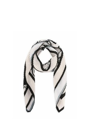 Biała plisowana szal z wyraźnymi czarnymi abstrakcyjnymi liniami, luźno owinięta na prostym białym tle.