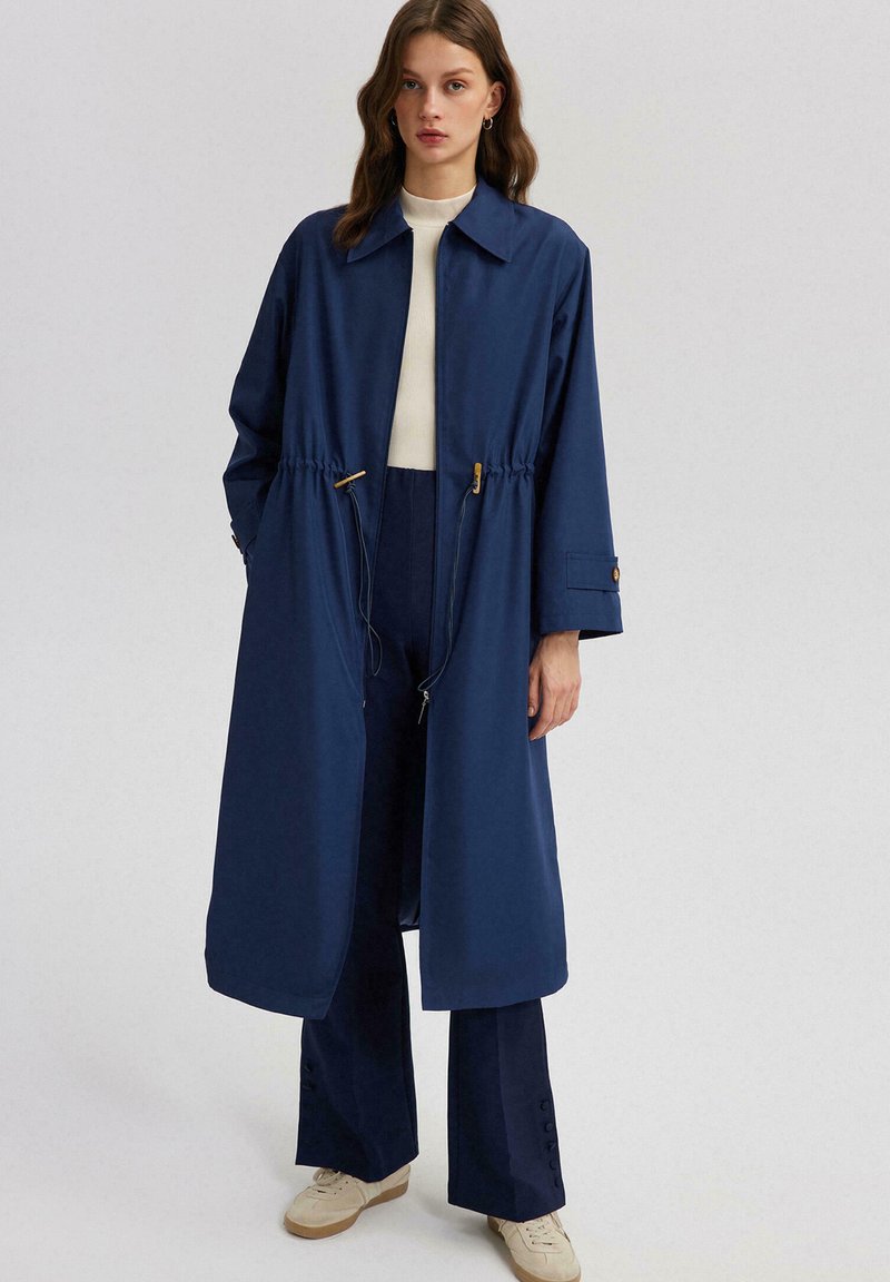 Touché Privé Trenchcoat donkerblauw