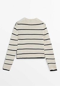 Maglione lavorato a maglia color crema con strisce orizzontali nere, dotato di maniche lunghe e scollatura rotonda. Design corto con orlo a coste.