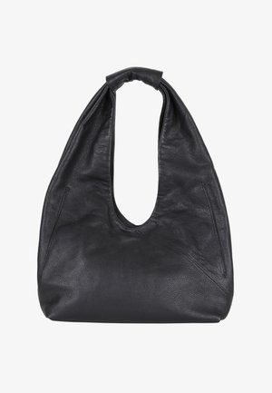 Bolsa hobo em couro preto com um formato mole, grande abertura recortada e dois bolsos laterais. Textura suave e detalhe de alça knotted.