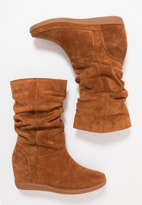 Shoe The Bear Stövlar med kilklack - brown