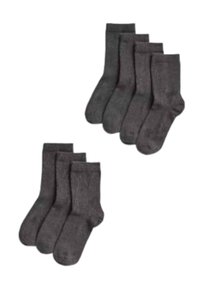 Juego de seis pares de calcetines de color gris oscuro, hechos de un material suave. Cada calcetín tiene una longitud estándar y una textura lisa.