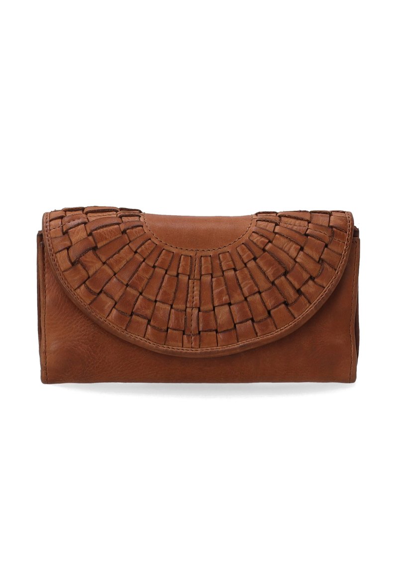 Braune Leder-Clutch mit gewebter Textur auf dem Klappdeckel, mit einem geschwungenen Design und glattem Körper. Die Dimensionen sind kompakt und rechteckig.