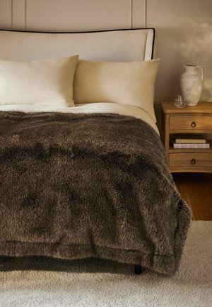 Next, BEAR FAUX FUR - Koc