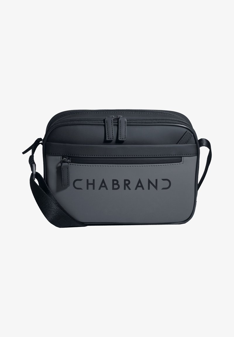 Borsa a tracolla nera compatta con un esterno liscio e opaco, dotata di due scomparti con cerniera e un logo ben visibile sul frontale.