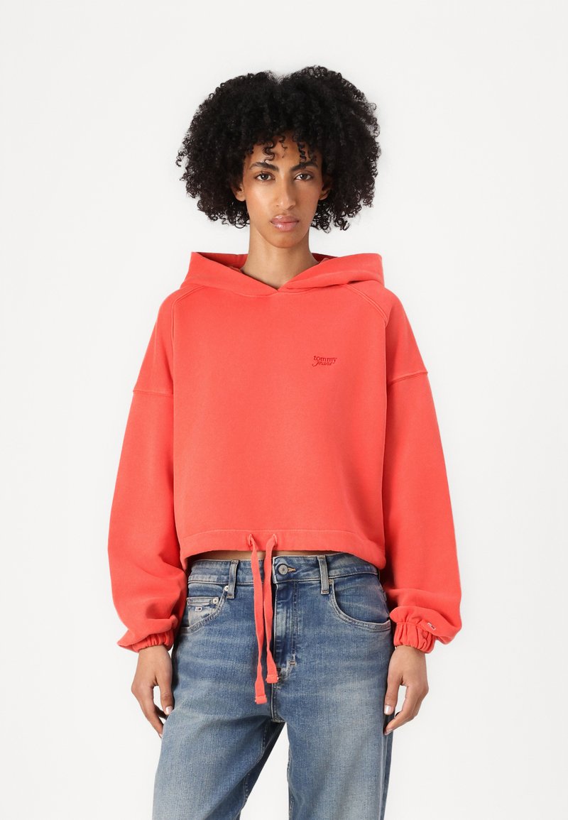 Tommy Jeans CROP SCRIPT HOODIE - Sweatshirt - bright vermillion