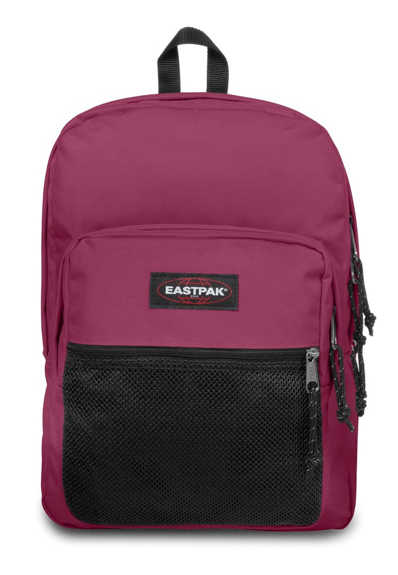 Maroon polyester ryggsäck med en svart mesh-frontficka, zippered stängning och ett handtag för bärande ovanpå. Har en Eastpak logotyp patch.