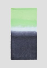 Gradient sjaal met een mengeling van lichtgroen bovenaan, overgaand in lichtblauw en donkergrijs onderaan. Zachte, franjes aan de randen.