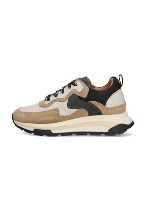 Beige en zwarte sneakers van suede en leer, met een gestructureerde tussenzool, ronde neus en decoratieve stikdetails.