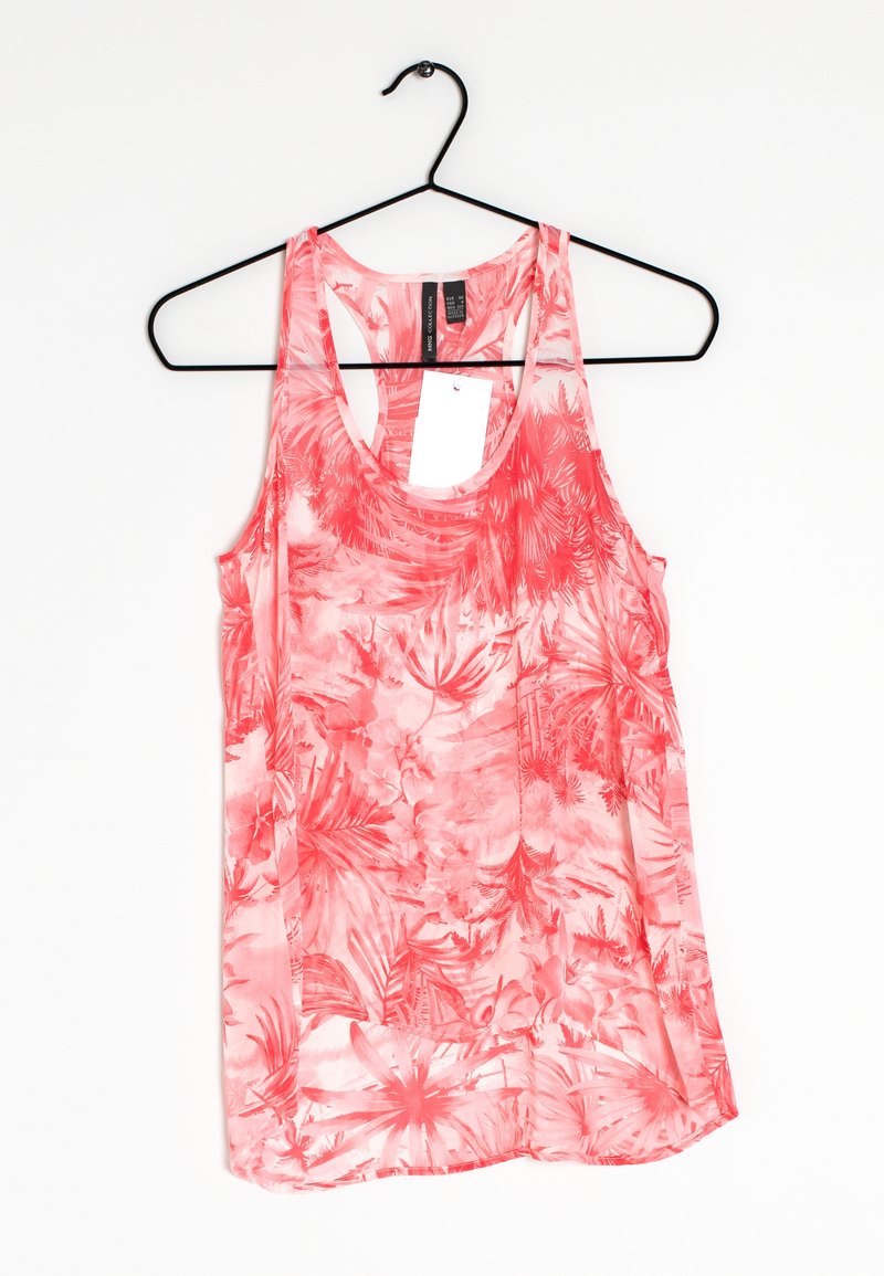 Débardeur corail sans manches à imprimé floral tropical, suspendu à un cintre noir sur fond blanc.