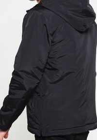Urban Classics Overgangsjakke - black