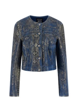 Jeans jakna s uzorkom zmijskog kože u plavim i sivim tonovima. Ima okrugli ovratnik, duge rukave, prednje džepove i dugmad u srebrnoj boji.