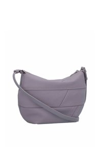 Borsa in pelle viola con una forma curvata e accentuata da cuciture diagonali. Presenta una tracolla regolabile e una chiusura con cerniera superiore.