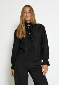 Unselected, black