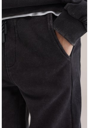 WE Fashion SALTY DOG - Pantaloni de trening - black